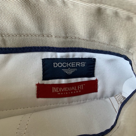 Dockers Khaki Pants NEW WITHOUT TAGS - Picture 4 of 4